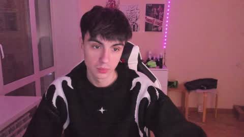 Snapshot of stralght_twinks chatting on January 2025 03:11:02 PM Ray online show from January 2025 03:11:02 PM