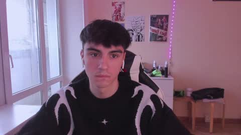 Snapshot of stralght_twinks chatting on January 2025 11:48:02 AM Ray online show from January 2025 11:48:02 AM