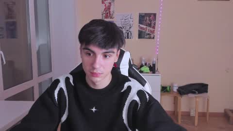 Snapshot of stralght_twinks chatting on January 2025 02:51:02 PM Ray online show from January 2025 02:51:02 PM