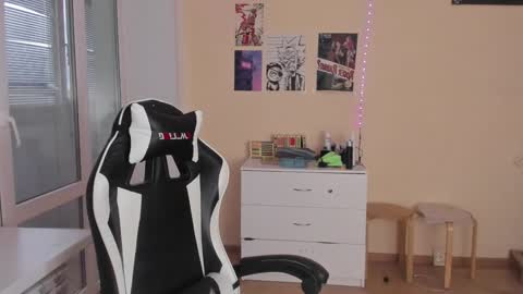 Snapshot of stralght_twinks chatting on January 2025 12:16:01 PM Ray online show from January 2025 12:16:01 PM