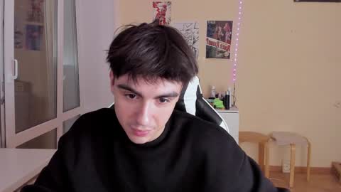 Snapshot of stralght_twinks chatting on January 2025 06:24:01 PM Ray online show from January 2025 06:24:01 PM