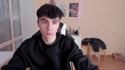 Snapshot of stralght_twinks chatting on January 2025 01:16:02 PM Ray online show from January 2025 01:16:02 PM