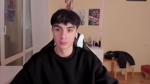 Snapshot of stralght_twinks chatting on January 2025 02:28:02 PM Ray online show from January 2025 02:28:02 PM