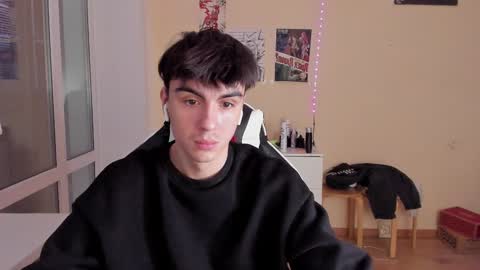 Snapshot of stralght_twinks chatting on February 2025 02:34:02 PM Ray online show from February 2025 02:34:02 PM