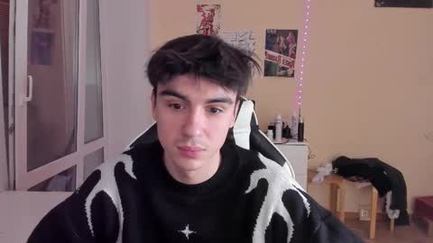 Snapshot of stralght_twinks chatting on February 2025 04:29:01 PM Ray online show from February 2025 04:29:01 PM