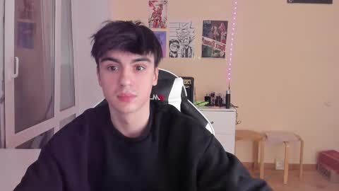 Snapshot of stralght_twinks chatting on February 2025 05:05:02 PM Ray online show from February 2025 05:05:02 PM