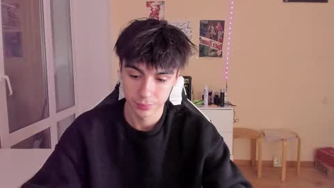 Snapshot of stralght_twinks chatting on February 2025 03:14:01 PM Ray online show from February 2025 03:14:01 PM