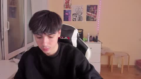 Snapshot of stralght_twinks chatting on February 2025 06:10:02 PM Ray online show from February 2025 06:10:02 PM