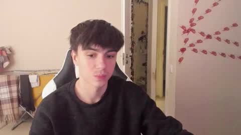 Snapshot of stralght_twinks chatting on February 2025 04:26:01 PM Ray online show from February 2025 04:26:01 PM