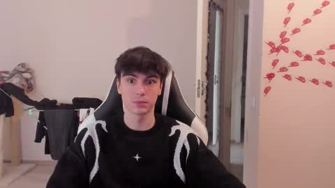 Snapshot of stralght_twinks chatting on February 2025 12:31:01 PM Ray online show from February 2025 12:31:01 PM