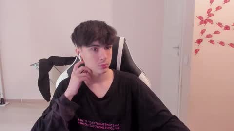 Snapshot of stralght_twinks chatting on March 2025 01:17:02 PM Ray online show from March 2025 01:17:02 PM