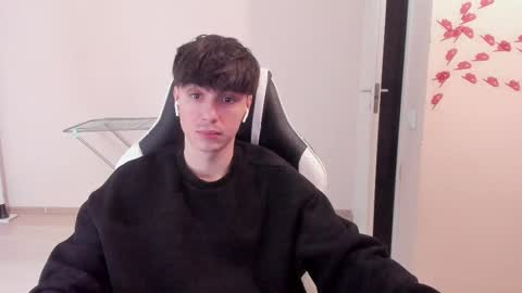 Snapshot of stralght_twinks chatting on March 2025 04:07:02 PM Ray online show from March 2025 04:07:02 PM