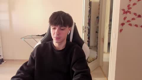 Snapshot of stralght_twinks chatting on March 2025 01:18:01 PM Ray online show from March 2025 01:18:01 PM