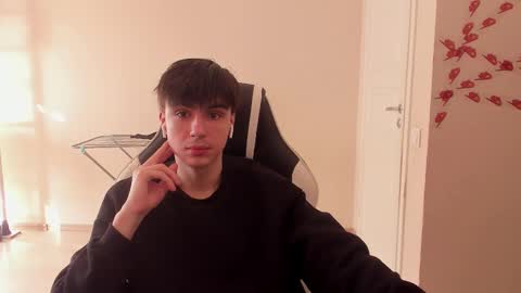 Snapshot of stralght_twinks chatting on March 2025 07:56:02 AM Ray online show from March 2025 07:56:02 AM