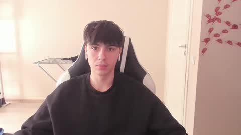 Snapshot of stralght_twinks chatting on March 2025 11:32:01 AM Ray online show from March 2025 11:32:01 AM