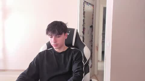 Snapshot of stralght_twinks chatting on September 2025 11:10:02 AM Ray online show from September 2025 11:10:02 AM