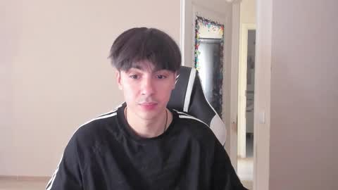 Snapshot of stralght_twinks chatting on September 2025 10:48:02 AM Ray online show from September 2025 10:48:02 AM