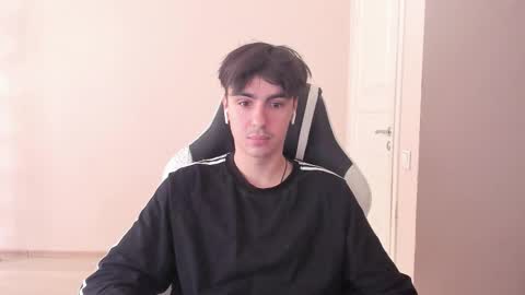 Snapshot of stralght_twinks chatting on September 2025 08:14:02 AM Ray online show from September 2025 08:14:02 AM