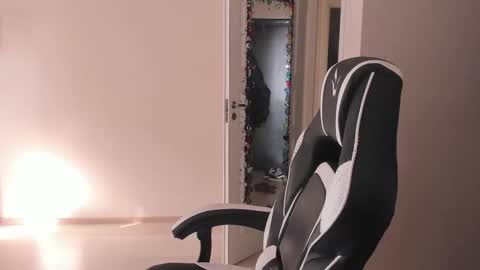 Snapshot of stralght_twinks chatting on September 2025 07:18:02 AM Ray online show from September 2025 07:18:02 AM