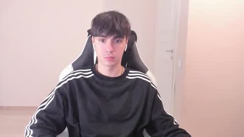 Snapshot of stralght_twinks chatting on September 2025 07:53:01 AM Ray online show from September 2025 07:53:01 AM