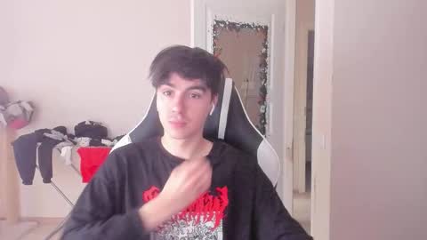 Snapshot of stralght_twinks chatting on October 2025 07:16:01 AM Ray online show from October 2025 07:16:01 AM