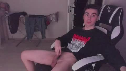 Snapshot of stralght_twinks chatting on October 2025 04:37:01 PM Ray online show from October 2025 04:37:01 PM