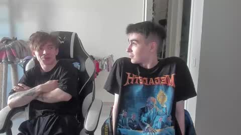 Snapshot of stralght_twinks chatting on October 2025 01:20:01 PM Ray online show from October 2025 01:20:01 PM