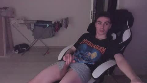 Snapshot of stralght_twinks chatting on October 2025 05:23:02 PM Ray online show from October 2025 05:23:02 PM