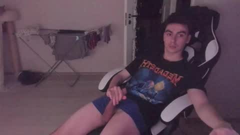 Snapshot of stralght_twinks chatting on October 2025 03:12:02 PM Ray online show from October 2025 03:12:02 PM