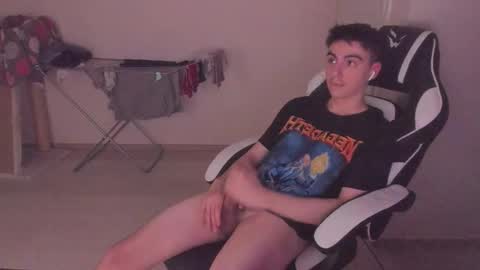 Snapshot of stralght_twinks chatting on October 2025 03:02:02 PM Ray online show from October 2025 03:02:02 PM