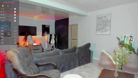 Snapshot of straw_juice chatting on November 2025 01:17:01 AM Laura online show from November 2025 01:17:01 AM