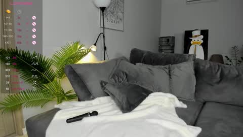 Snapshot of straw_juice chatting on November 2025 02:22:01 AM Laura online show from November 2025 02:22:01 AM