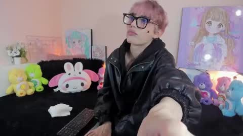 strawberry_kitty_ online show from December 2025 04:19:02 AM