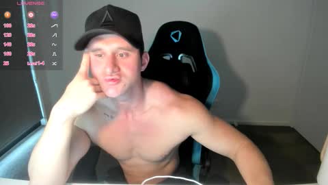 Snapshot of streatmeat chatting on November 2025 10:45:02 PM streatmeat online show from November 2025 10:45:02 PM