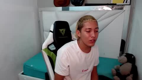 Snapshot of street_poemm_ chatting on February 2026 04:22:01 AM Street online show from February 2026 04:22:01 AM