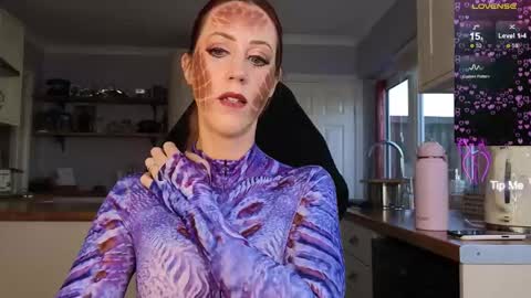 Amorina online show from October 2025 10:30:01 AM