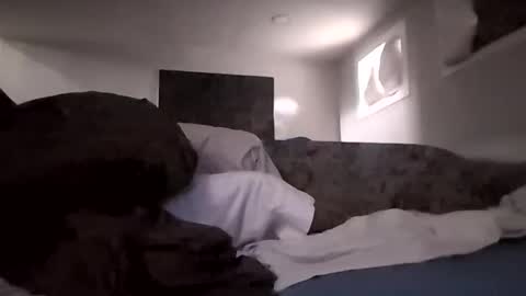 Cumallcumnow online show from April 2026 07:22:01 PM