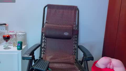 Snapshot of stronganddelicious chatting on October 2025 12:27:01 AM stronganddelicious online show from October 2025 12:27:01 AM