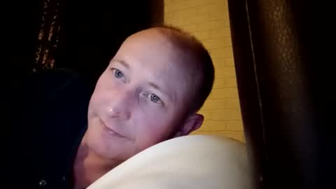 stu_art83 online show from May 2026 12:05:01 AM