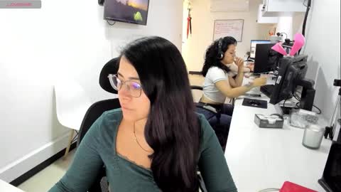 studcb_ online show from October 2025 03:45:02 PM