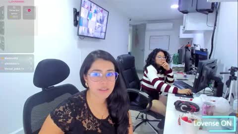 studcb_ online show from November 2025 11:48:01 PM