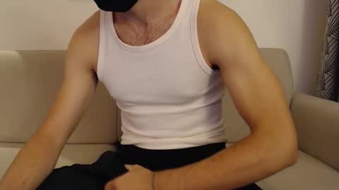 Snapshot of studfromparis chatting on November 2025 06:41:02 PM Stud From Paris online show from November 2025 06:41:02 PM