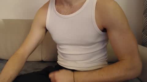 Snapshot of studfromparis chatting on March 2026 05:39:01 PM Stud From Paris online show from March 2026 05:39:01 PM