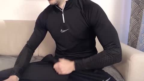 Snapshot of studfromparis chatting on March 2026 01:00:01 PM Stud From Paris online show from March 2026 01:00:01 PM