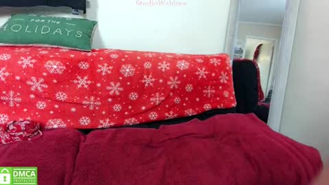 Snapshot of studiowahines chatting on December 2024 03:16:02 AM StudioWahines online show from December 2024 03:16:02 AM