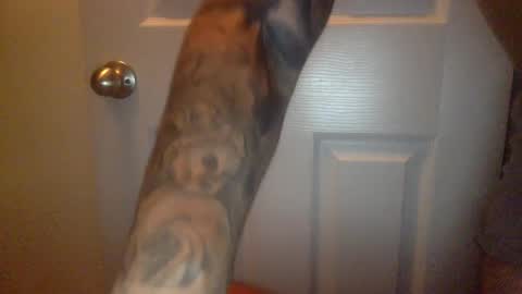 Snapshot of studmuffinxo chatting on December 2024 08:41:02 AM STUD online show from December 2024 08:41:02 AM