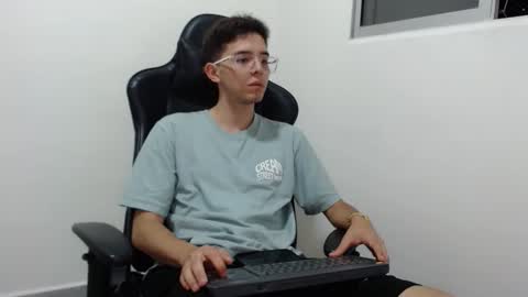 stwart_little online show from January 2026 12:58:01 AM