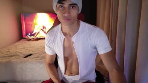 stylish man online show from March 2026 11:54:01 AM