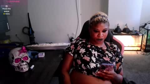 lexi love online show from October 2025 07:00:01 PM