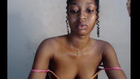 Snapshot of sugarmeltsxx chatting on October 2025 01:03:02 AM Bella online show from October 2025 01:03:02 AM